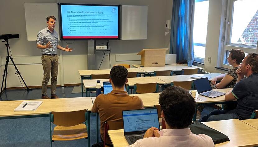 Wubbo Wierenga in gesprek met studenten